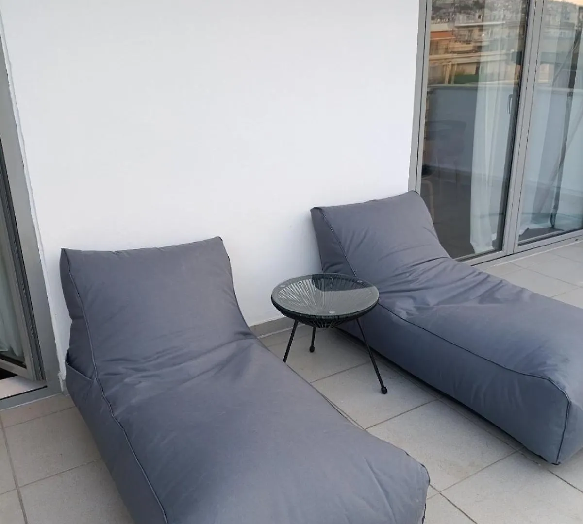 Black And White Suites 6 Thessalonique Appartement