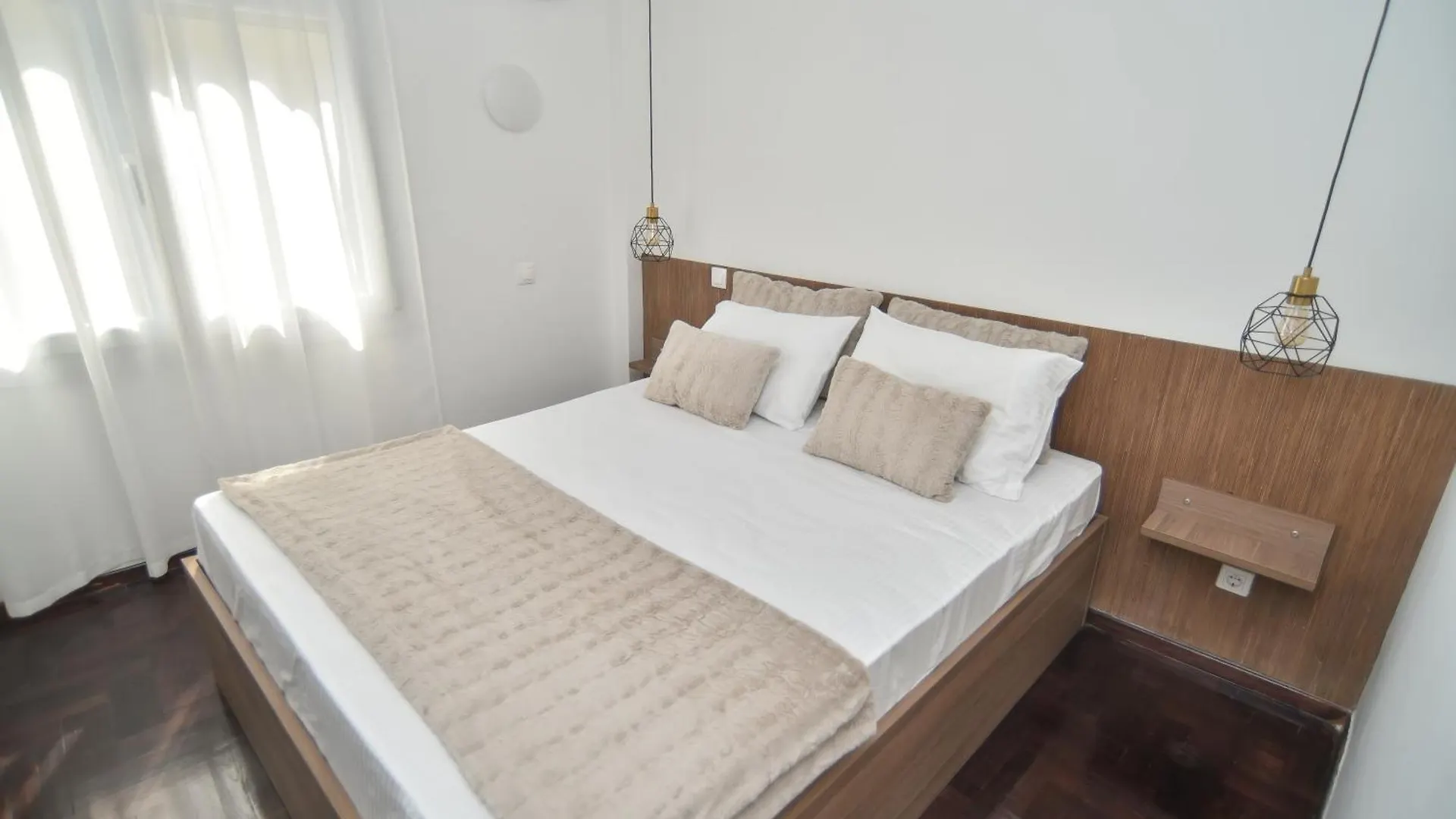 Black And White Suites 6 Thessalonique Appartement