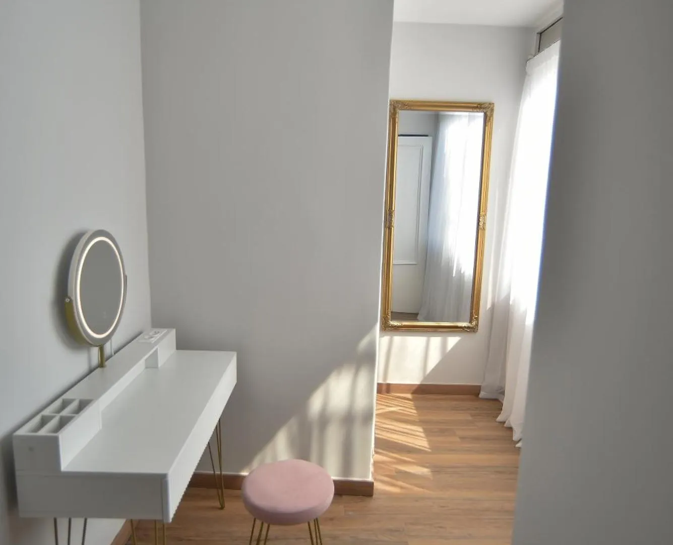 Black And White Suites 6 Thessalonique Appartement